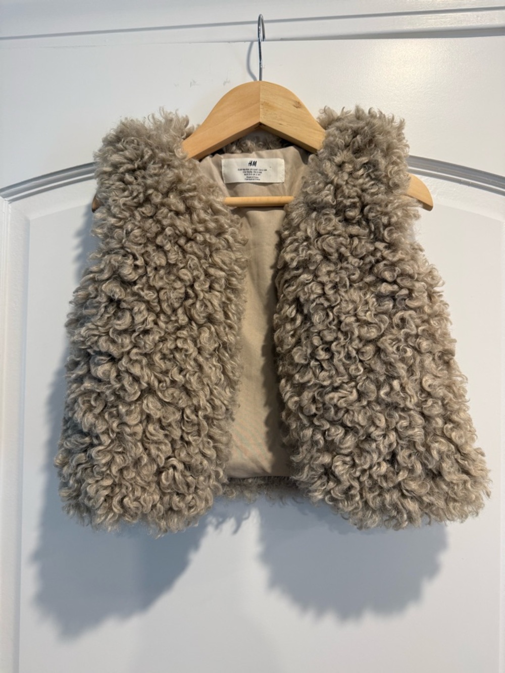H&M Kids Taupe Curly Faux Shearling Vest Size 3/4T